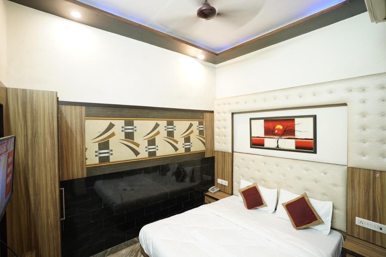 Hotel Amar Palace By Wb *